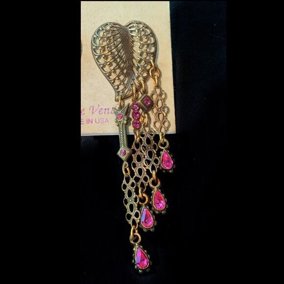 Banana Bob filagree heart deep pink crystal chandelier earrings vintage new - Picture 3 of 10